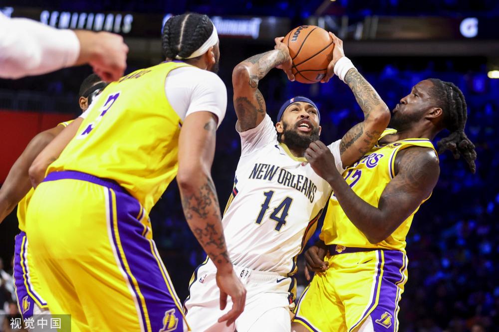 方面表现出 方面表现出